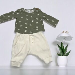 Nordstrom Green Paw Print Baby Neutral Top and Cream Pants Matching Set